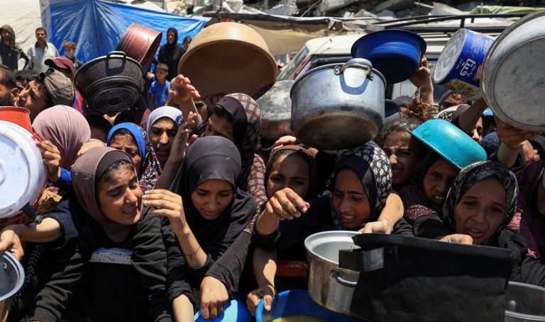 الأونروا: الإسقاط الجوي للمساعدات في غزة «مضلل وغير فعال»