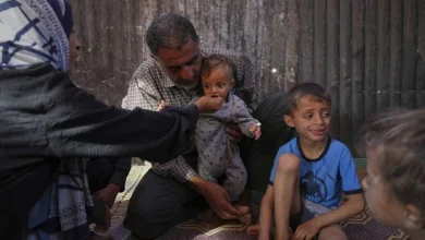 شهداء وإصابات بالمئات والمجاعة تفتك بالأطفال في غزة
