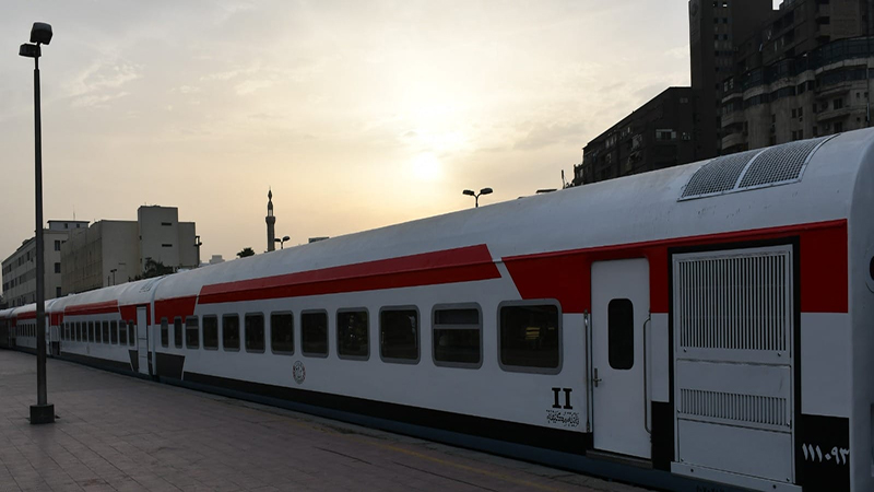 عطل مفاجئ يوقف قطار VIP بين قويسنا وبنها وهيئة السكة الحديد تعتذر للركاب