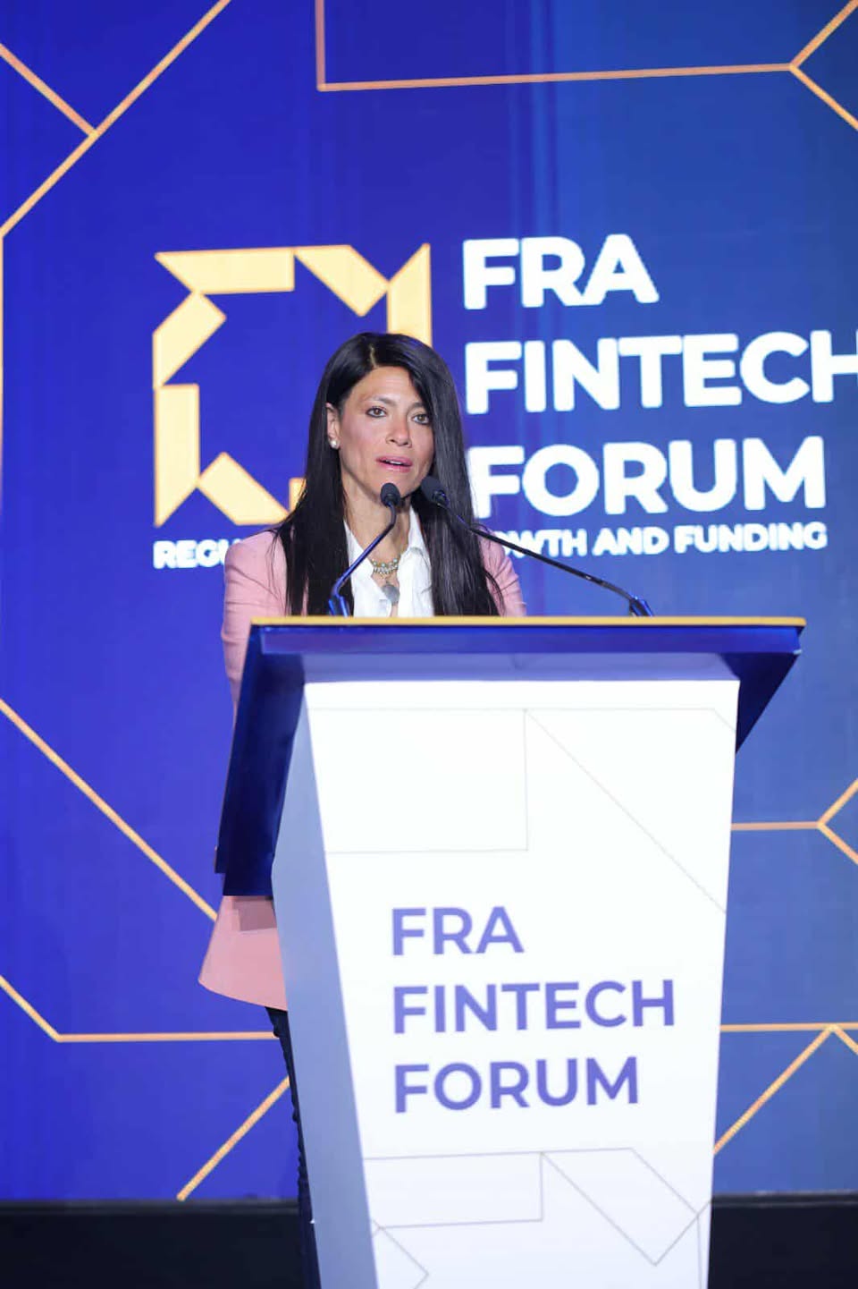 المشاط تعلن إطلاق منصة إلكترونية لتسجيل وترخيص الشركات الناشئة ومبادرة تمويلية موحدة 