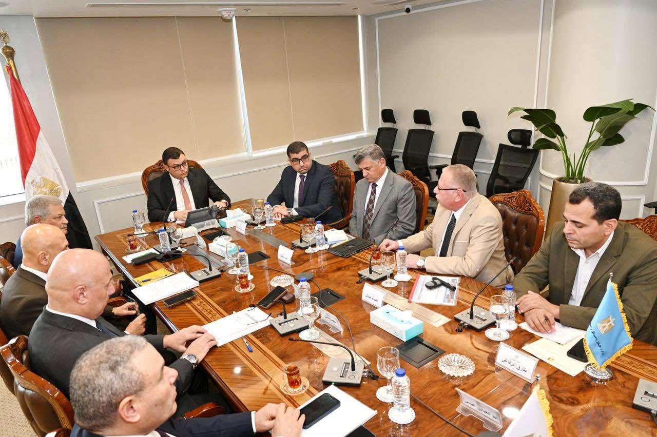 وزير الإسكان يلتقي مسؤولي الشركة الوطنية للمقاولات لمتابعة موقف عدد من المشروعات المشتركة