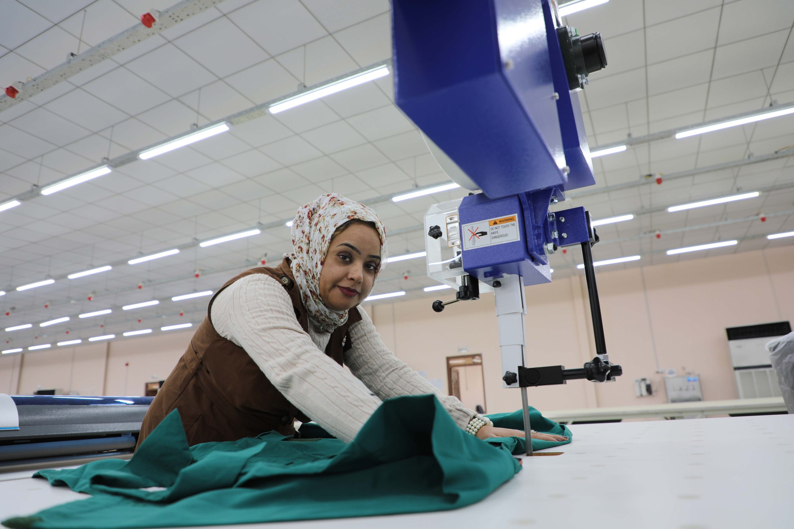 المرأة في قلب المصانع المصرية: أرقام متواضعة وفرص تنتظر التمكين