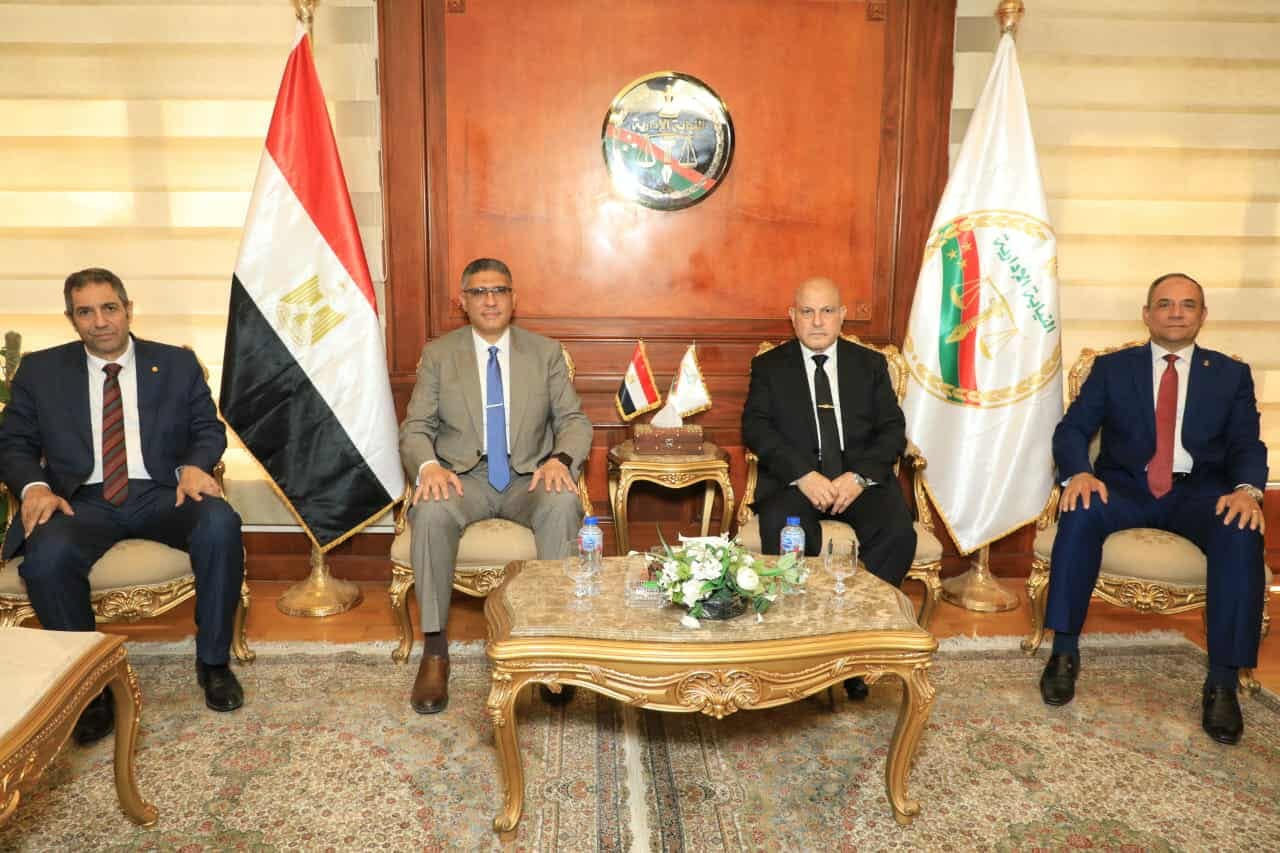 محافظ الجيزة يهنئ رئيس هيئة النيابة الإدارية بمناسبة تولي الرئاسة 