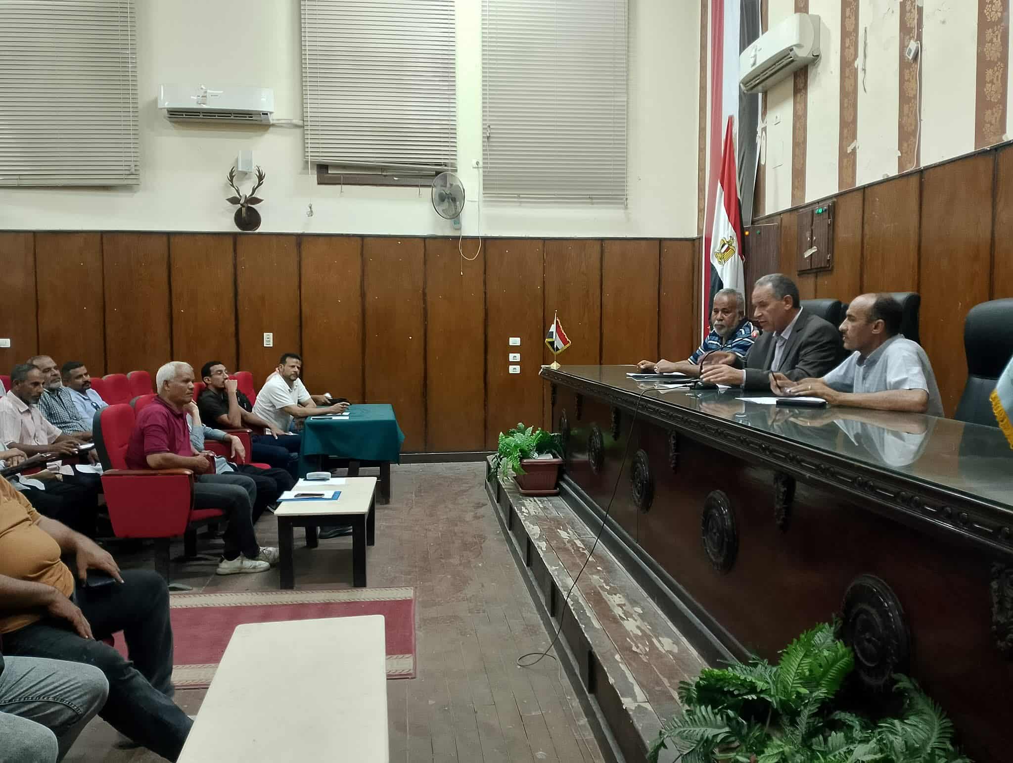 وكيل تعليم أسيوط يجتمع بأعضاء مركز توزيع الأسئلة لامتحانات الثانوية