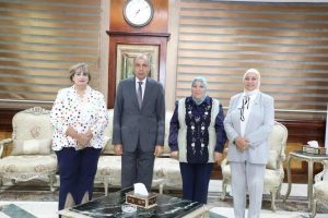 محافظ المنيا: “القومي للمرأة” يعزز مكانتها ويخدم آلاف المستفيدات