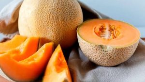 فاكهة صيفية تعالج الجفاف وتحسن نمو الجنين وتمنع السرطان