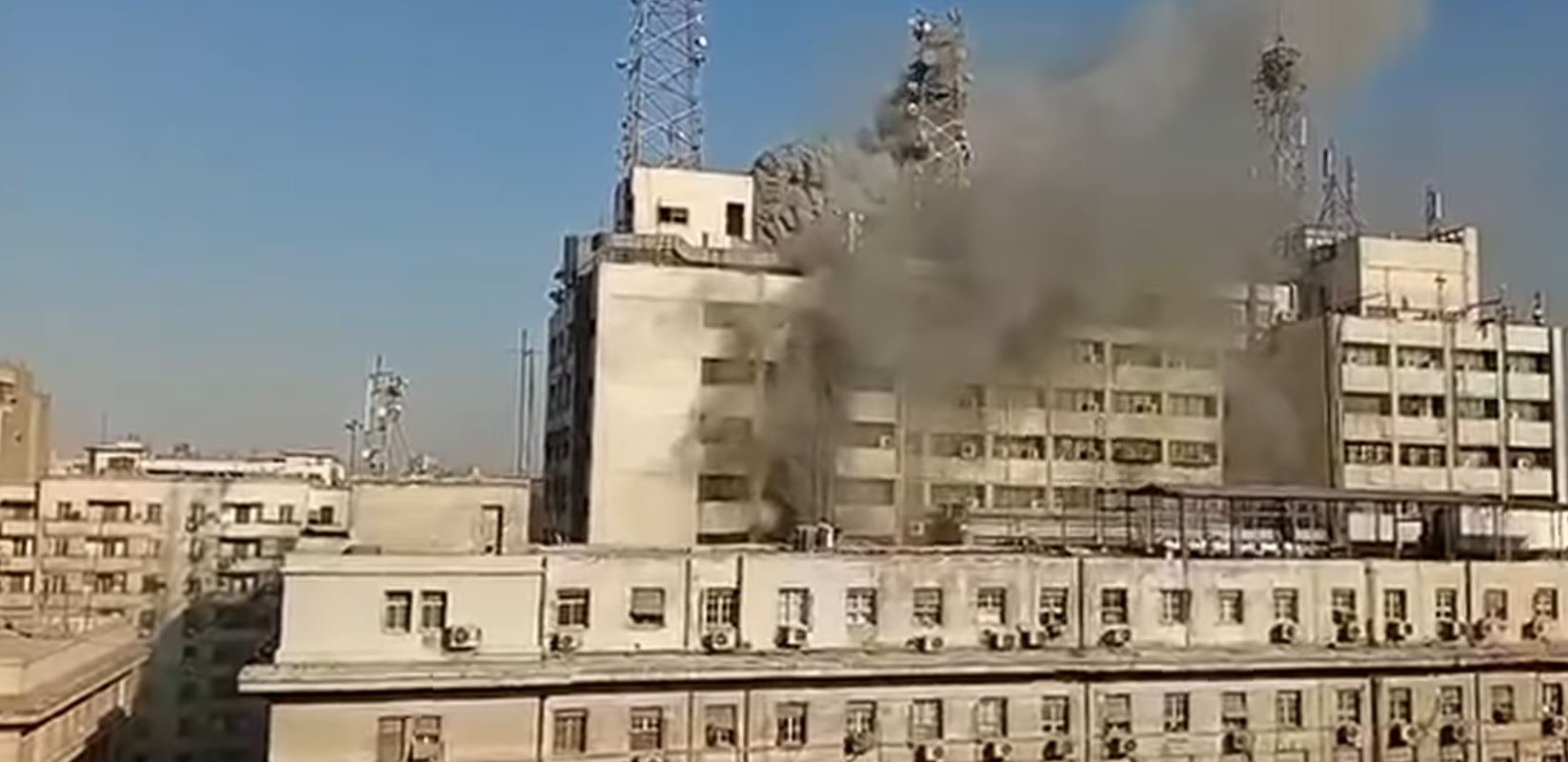 “المنطقة أسودّت”.. شهود عيان يروون لحظات الرعب في حريق سنترال رمسيس