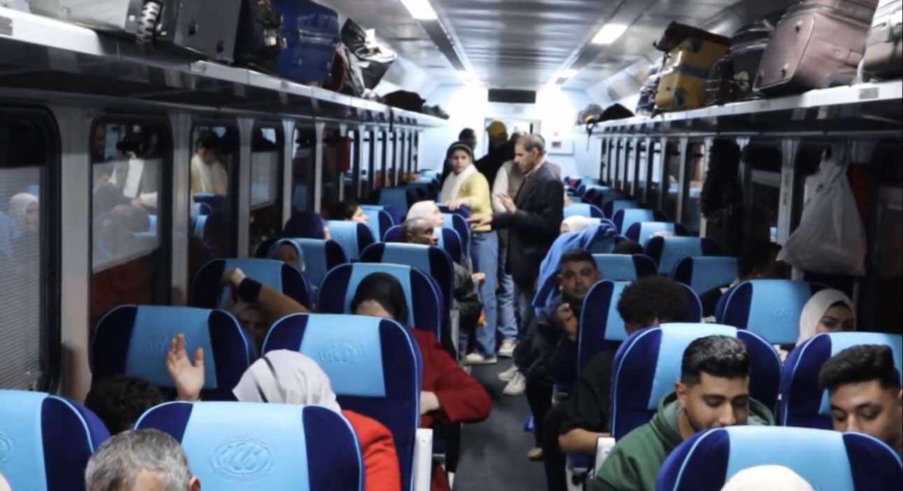 عربات جديدة فاخرة للدرجة الثانية.. راحة وخدمات بمواصفات متطورة