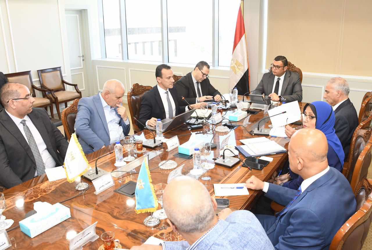وزير الإسكان يتابع مستجدات إنشاء وحدتي “تنظيم السوق العقارية” و”تصدير العقار” بهيئة المجتمعات