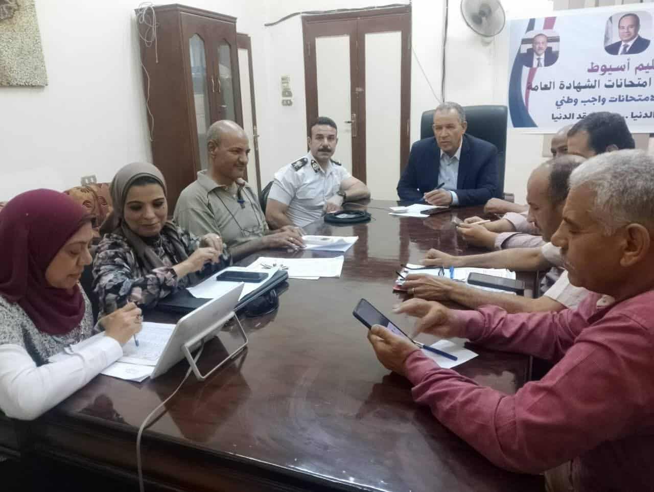 وكيل تعليم أسيوط يتابع ختام ماراثون امتحانات الثانوية العامة بأسيوط