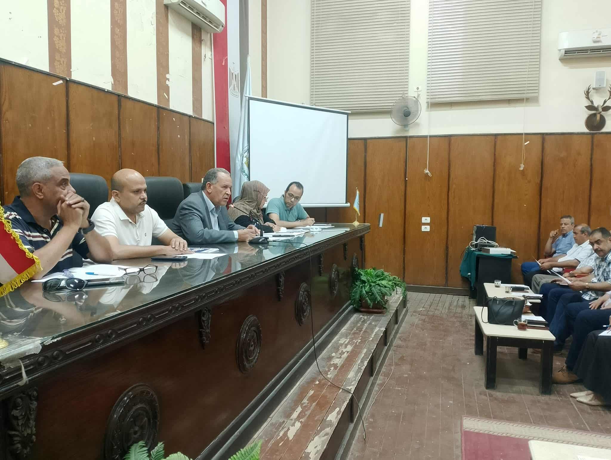 مدير تعليم أسيوط يعقد اجتماعا لمناقشة الإجراءات النهائية لأخر أيام الثانوية العامة