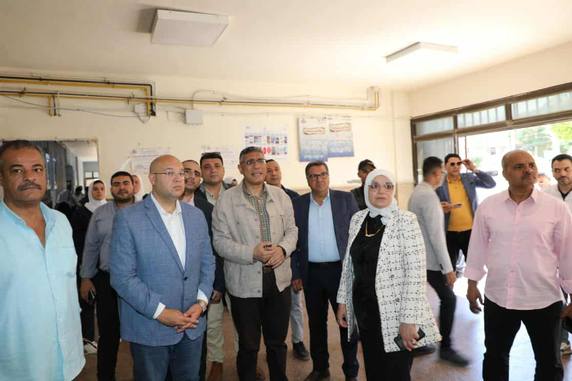 جولة لمحافظ الجيزة داخل مستشفى مبارك المركزي بمنشاة القناطر