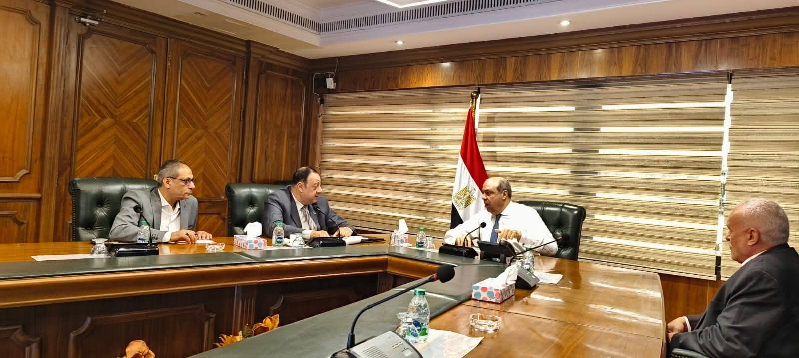 وزير الطيران المدني يبحث و اللجنه النقابية دور اللجان في الحفاظ على التوازن المؤسسي ورفع الوعي الوظيفي