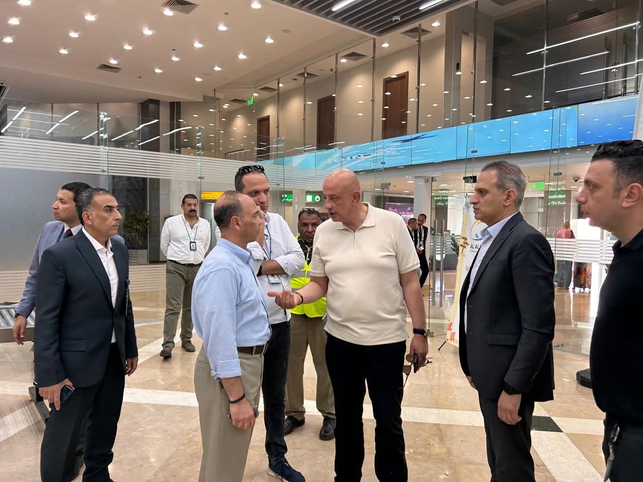 في زيارة مفاجئة.. النشار يوجه بتعزيز جاهزية مطار العلمين مع تنامي حركة التشغيل