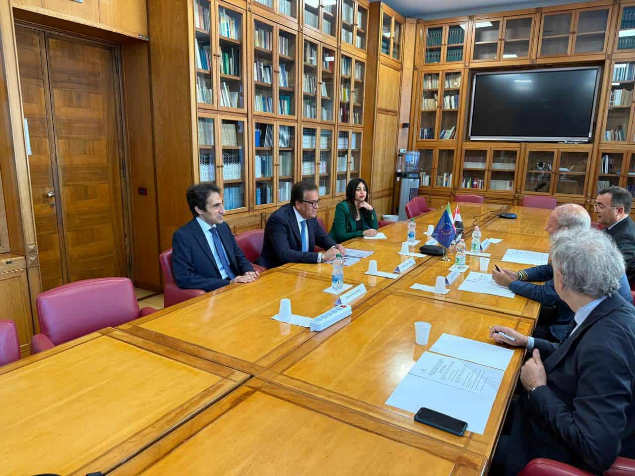 وزير الصحة يلتقي نظيره الإيطالي لمناقشة تعزيز التعاون الثنائي