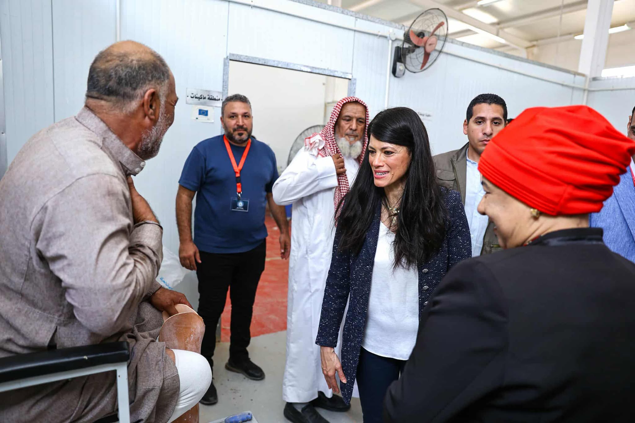 «المشاط» تجري حوارًا مفتوحًا مع أهالي مطروح وتؤكد حرص الحكومة على توفير الأجهزة التعويضية لمصابي الألغام بأعلى معايير الكفاءة