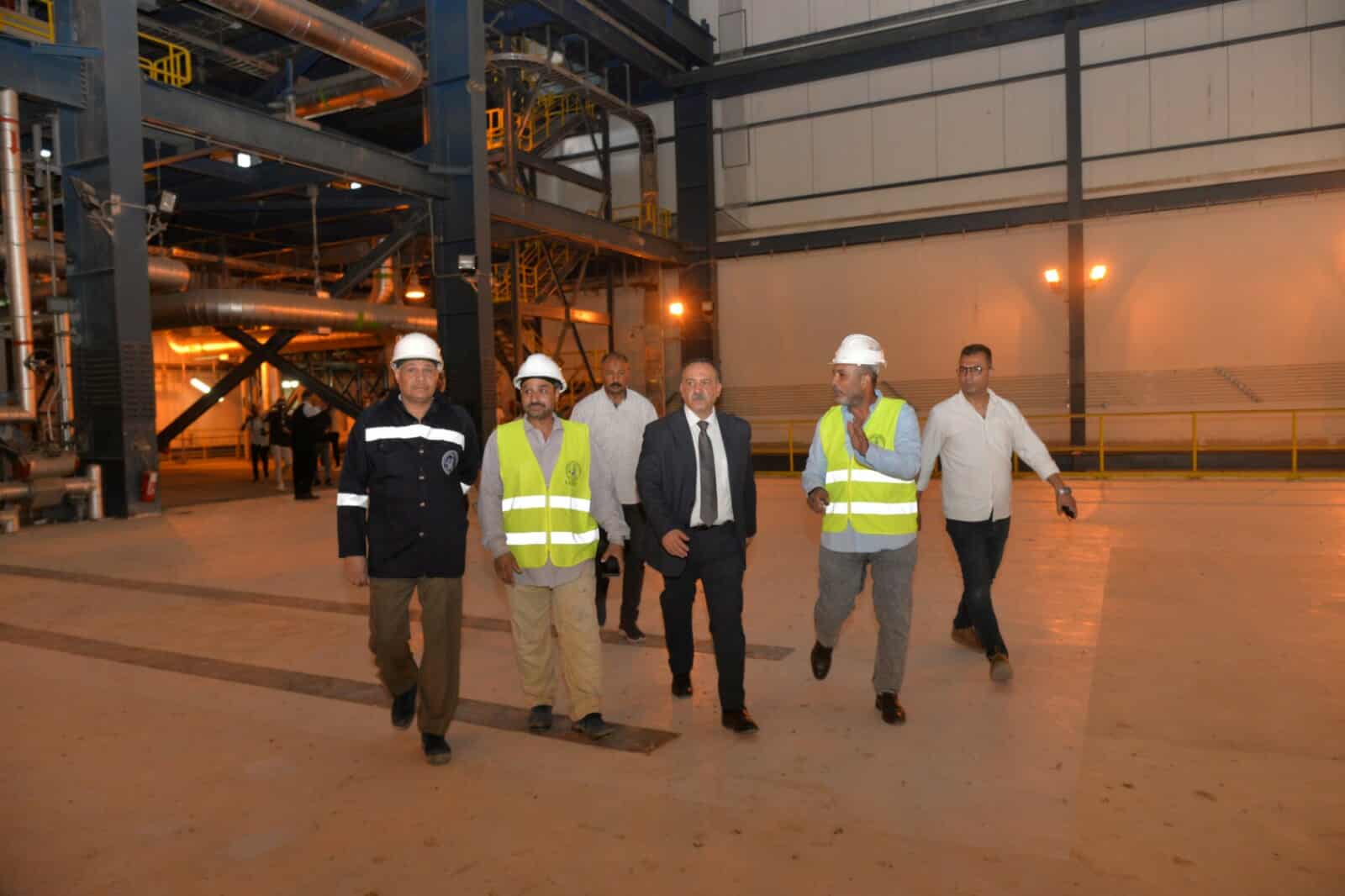 بتكلفة ٨ مليارات جنية..محافظ أسيوط يتفقد مشروع الوحدة الثالثة لتوليد الكهرباء بالوليدية