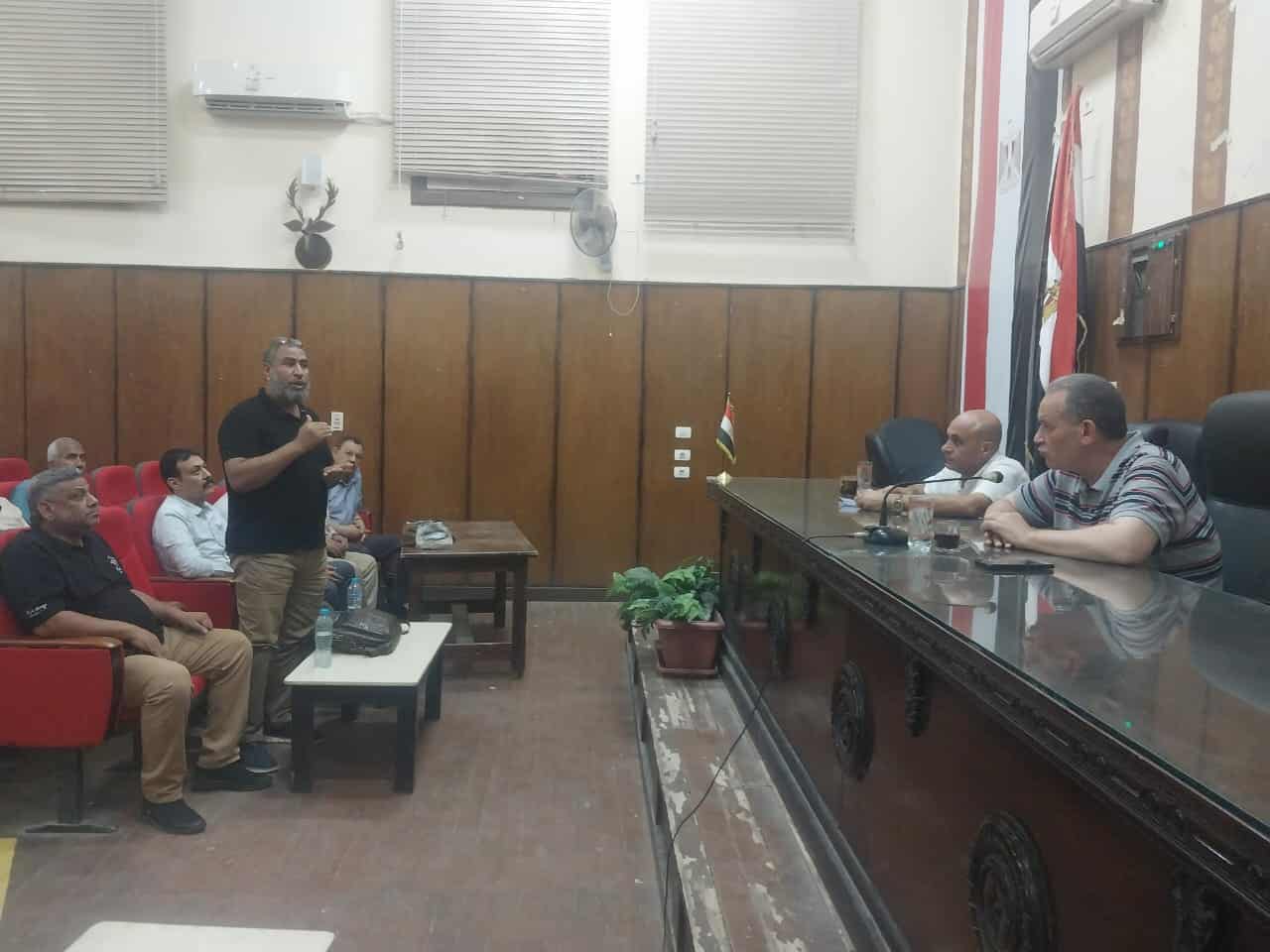 تعليم أسيوط: استعداد المدارس الفنية وتفعيل المشاريع الإنتاجية بالورش والمعامل