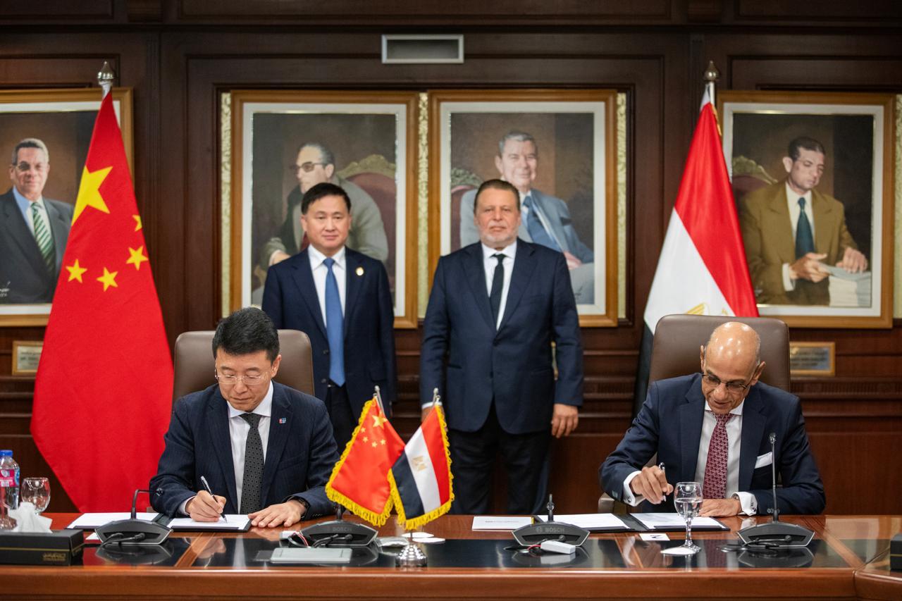 محافظ المركزي يستقبل نظيره الصيني ويشهدان توقيع 3 مذكرات للتعاون