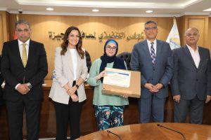 محافظ الجيزة يُكرِّم أوائل الثانوية العامة والدبلومات الفنية بالمحافظة