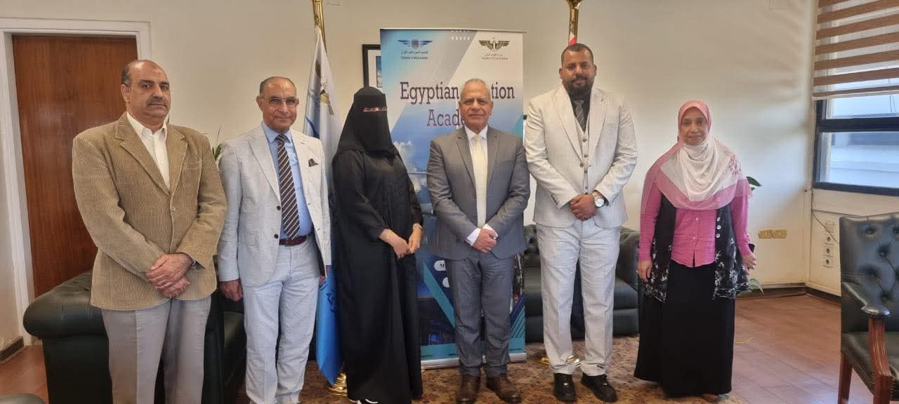 اختتام دورة تدريبية لعدد من المتدربين من هيئة الطيران اليمني بإدارة عمليات الطيران بكلية الدراسات المتخصصة