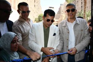 وزير الشباب والرياضة ومحافظ الجيزة يفتتحان حمام سباحة نُزل الشباب الدولي