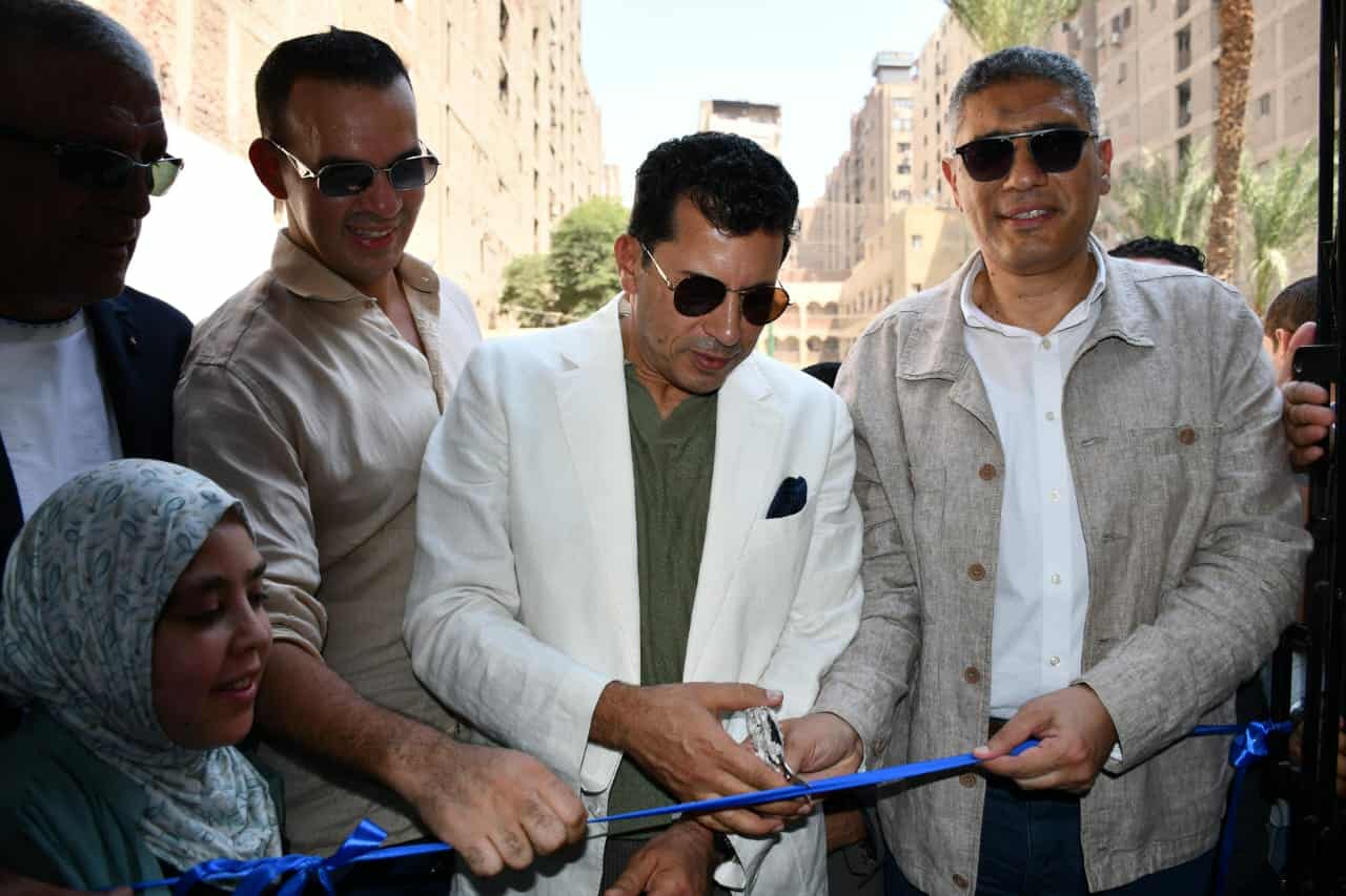 وزير الشباب والرياضة ومحافظ الجيزة يفتتحان حمام سباحة نُزل الشباب الدولي