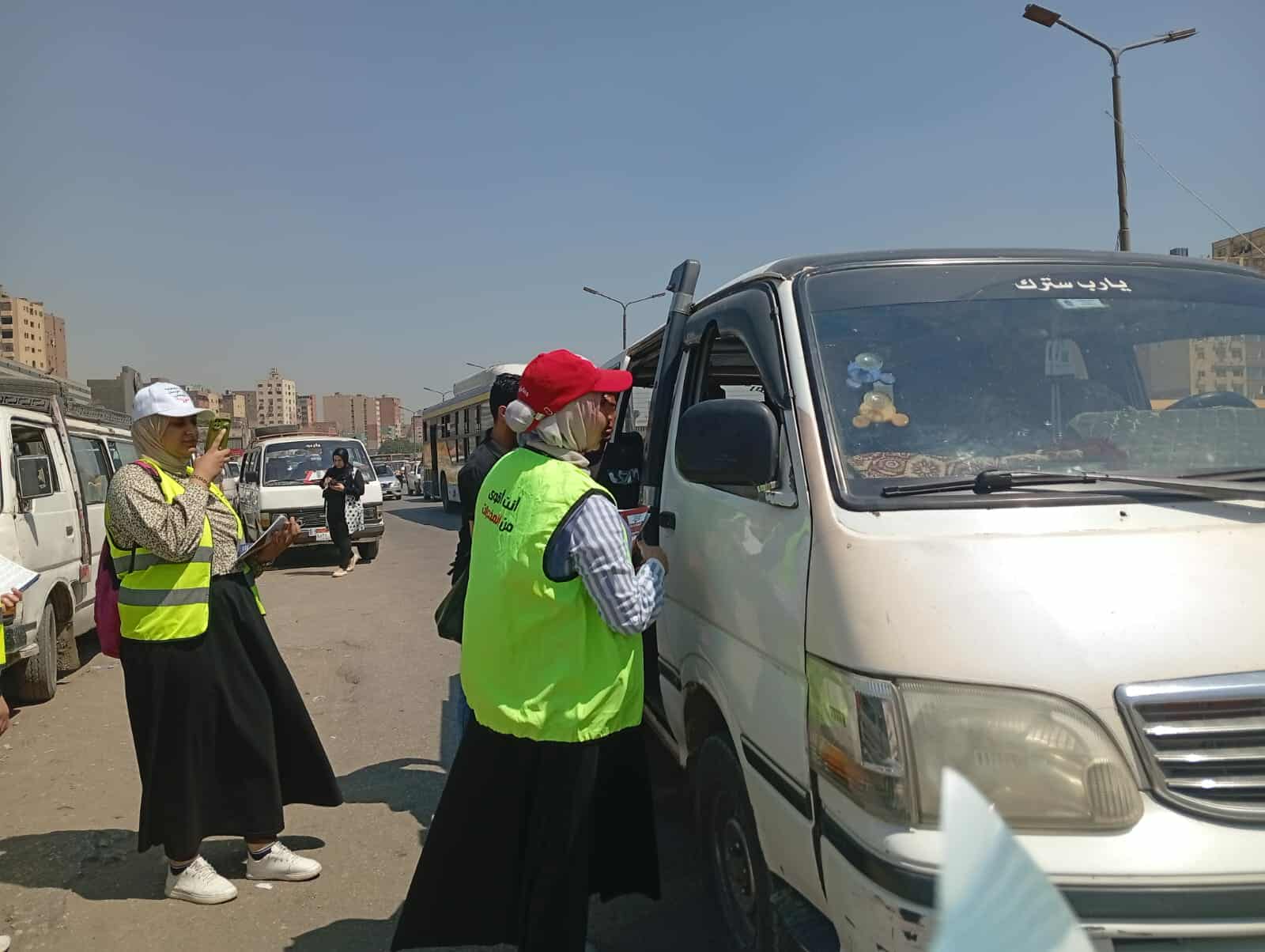 حملات توعية داخل المواقف العمومية لمكافحة الإدمان ورفع وعي السائقين