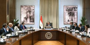 مدبولي يطلع على مشروع استغلال خام الرمال الكاولينية