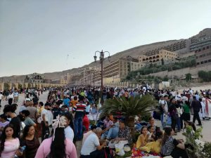 بحضور الآلاف.. أسقف أسيوط يترأس دورة السيدة العذراء بجبل درنكة