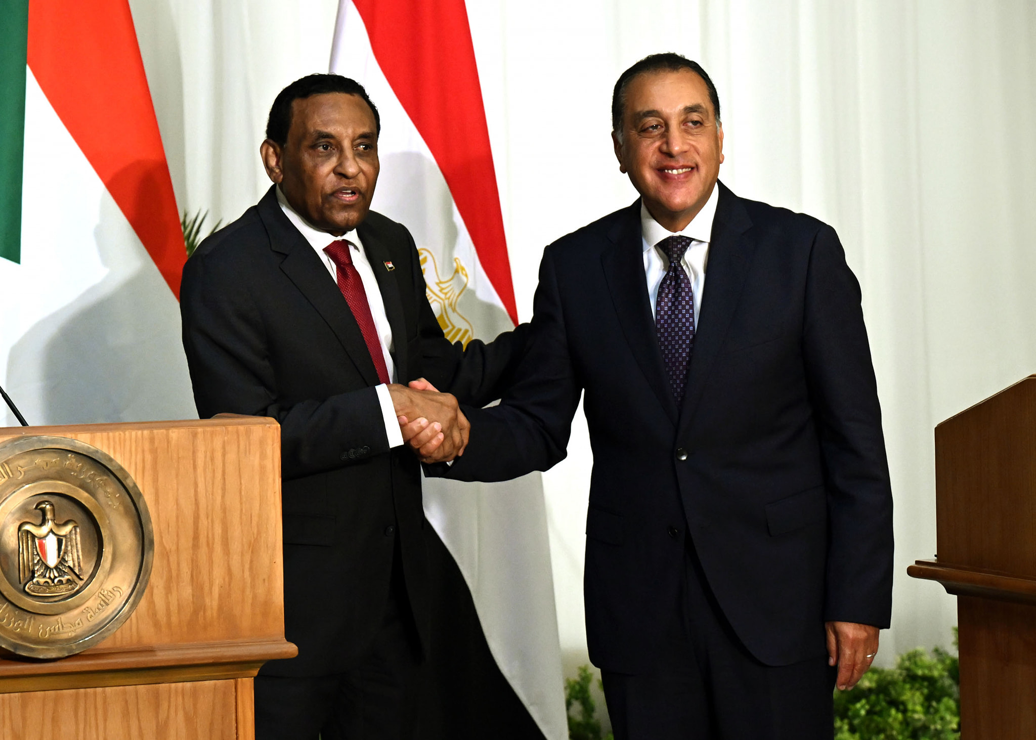 رئيس وزراء السودان: شعبنا يُثمن مواقف مصر التاريخية