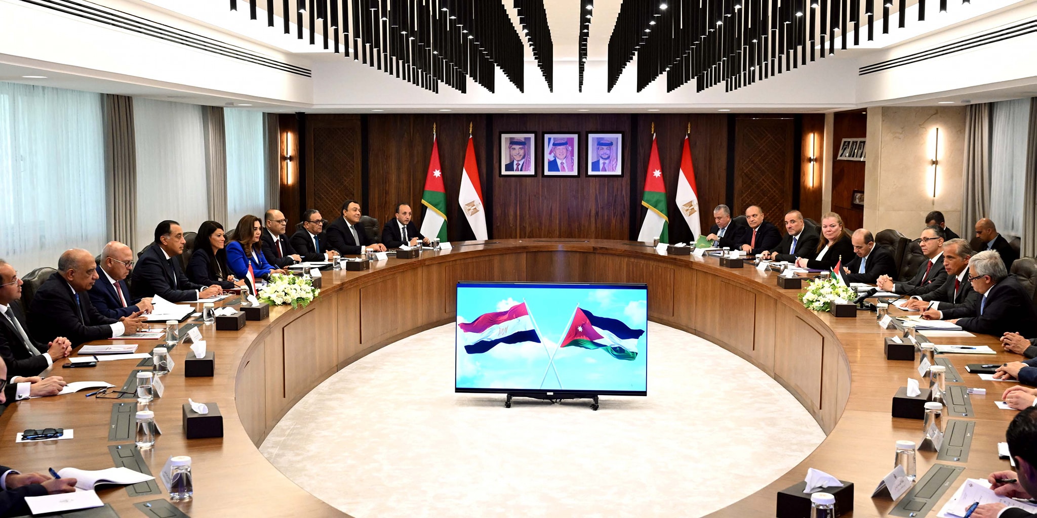 رئيسا وزراء مصر والأردن يبحثان التعاون بالمجالات الاقتصادية