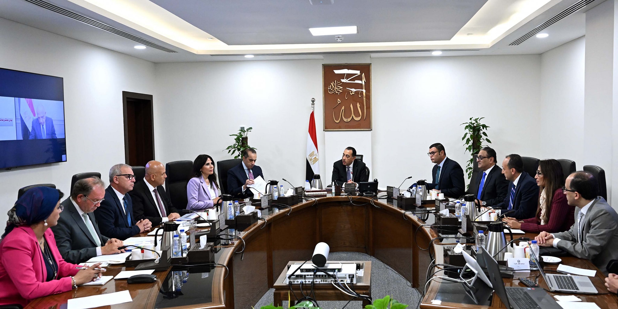 مدبولي يطلع على مشروعات الكهرباء بالتعاون مع القطاع الخاص