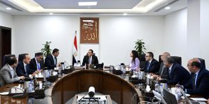 رئيس الوزراء يتابع استعدادات فتح باب التسجيل بـ “بيتك في مصر”