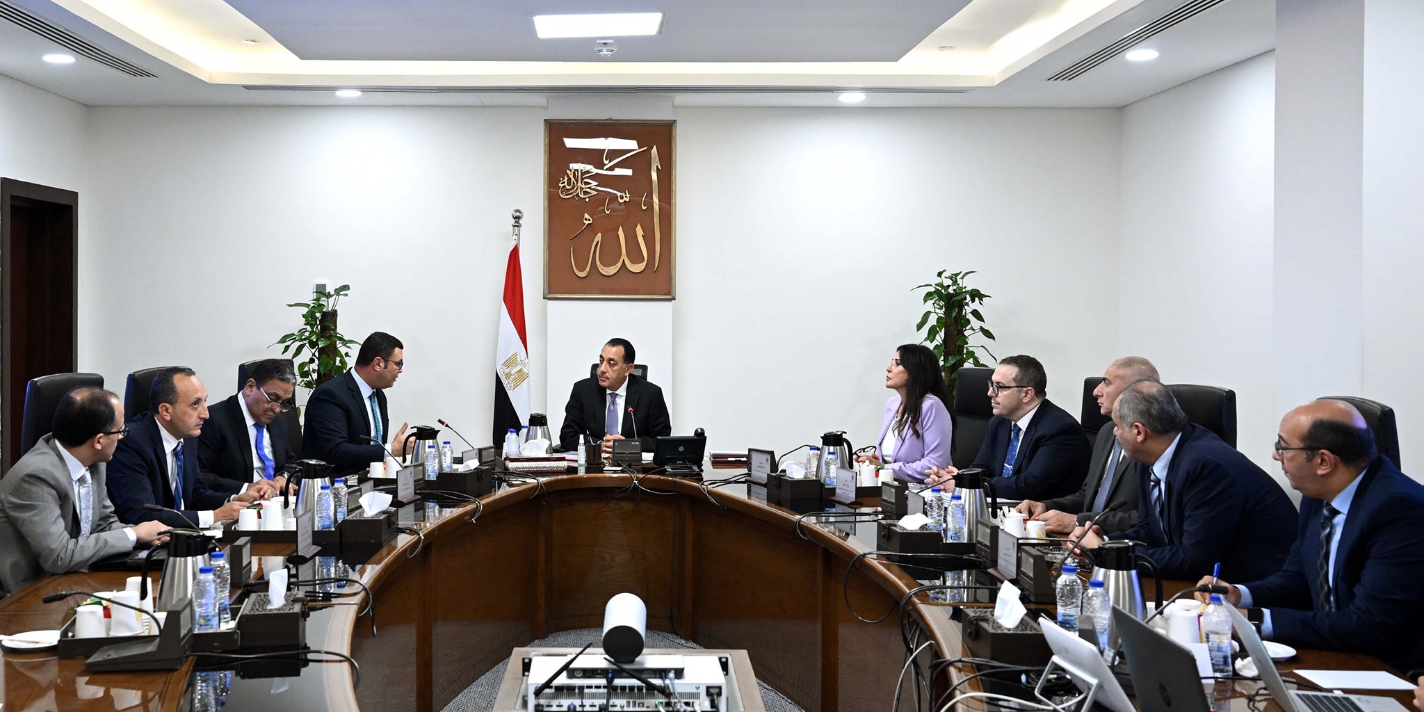 رئيس الوزراء يتابع استعدادات فتح باب التسجيل بـ “بيتك في مصر”