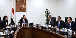 مدبولي يبحث دعم الشركات الناشئة في مجالات الاتصالات