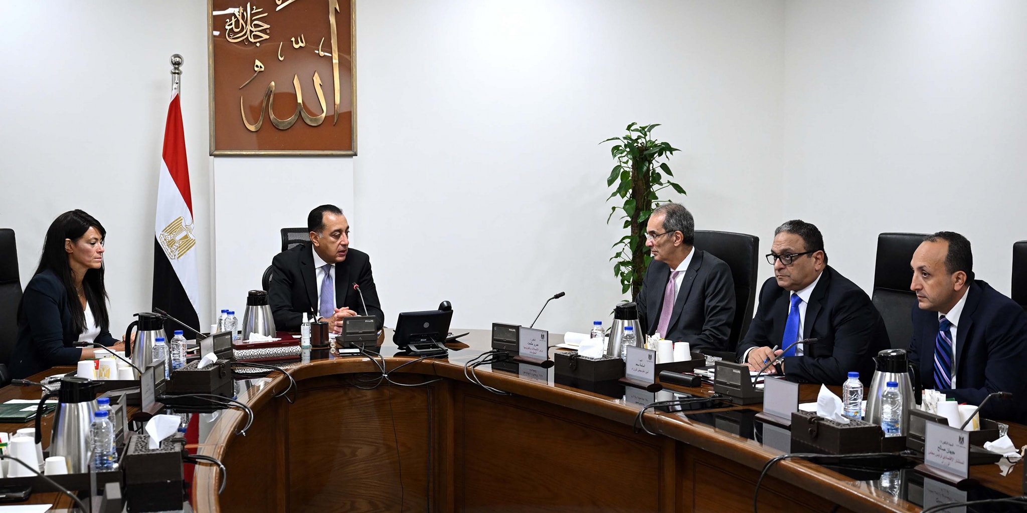 مدبولي يبحث دعم الشركات الناشئة في مجالات الاتصالات