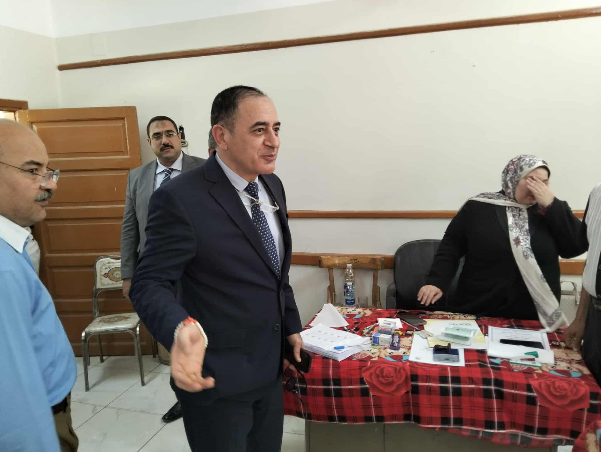 رئيس لجنة انتخابات أسيوط يشيد بوعي الناخبين