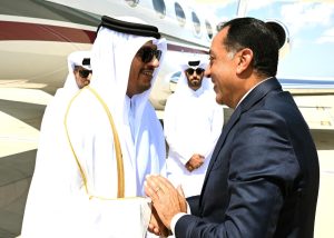 مدبولي يستقبل رئيس وزراء قطر بمطار العلمين الدولي
