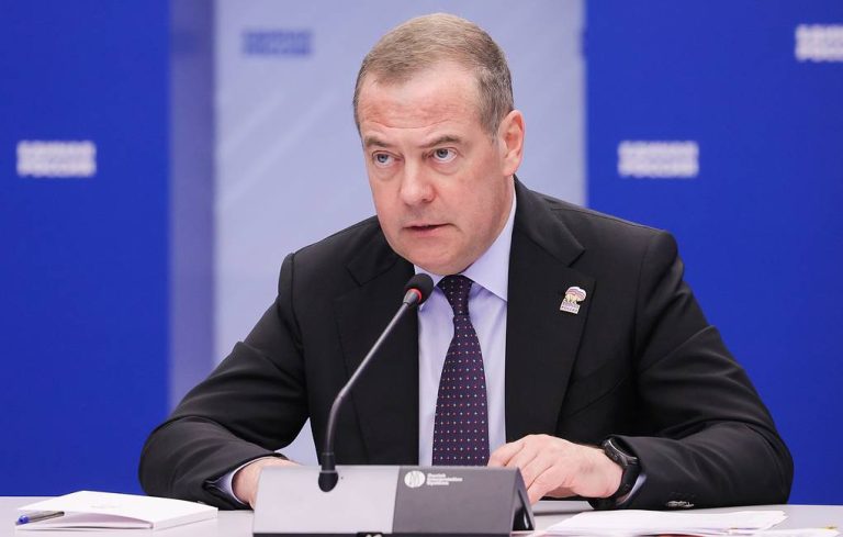 ميدفيديف: تحالف دعم أوكرانيا فشل في استمالة ترامب