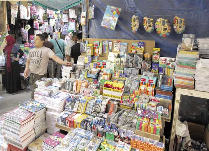 “منين نجيب مستلزمات المدرسة بأسعار مناسبة؟”.. تجارب “أمهات مصر” قبل انطلاق الدراسة