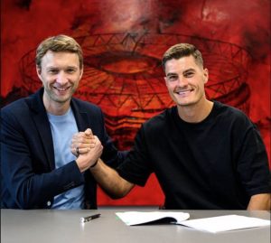 باير ليفركوزن الألماني يجدد عقد الهداف التشيكي باتريك شيك حتى 2030