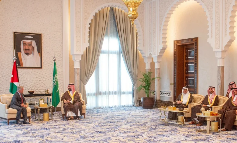 ولي العهد السعودي وملك الأردن يبحثان قضية فلسطين