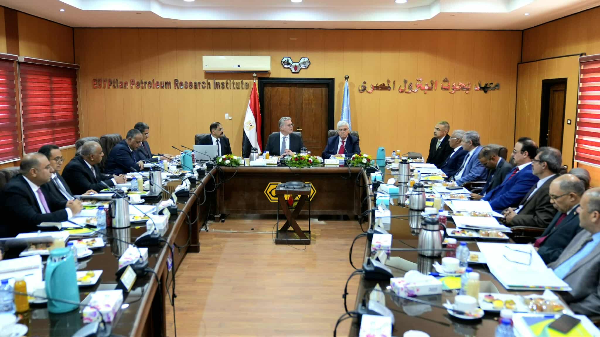 وزيرا البترول والتعليم العالي يترأسان اجتماع مجلس إدارة معهد بحوث البترول