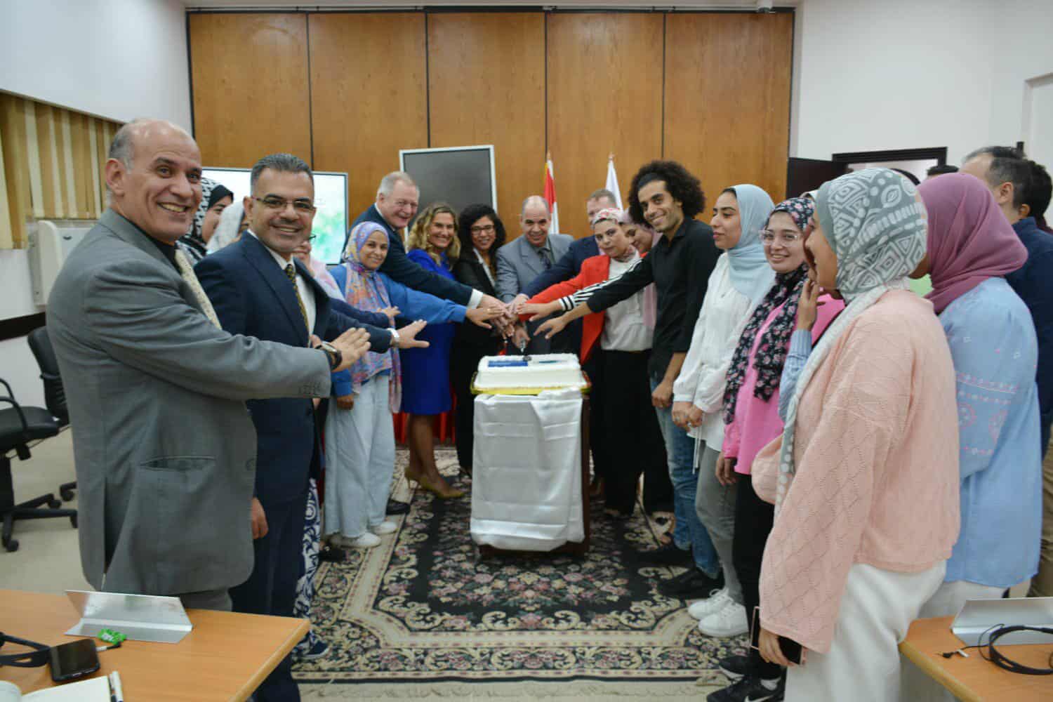 رشا عبد العال رئيس مصلحة الضرائب :الخبراء يشيدون بتجربة