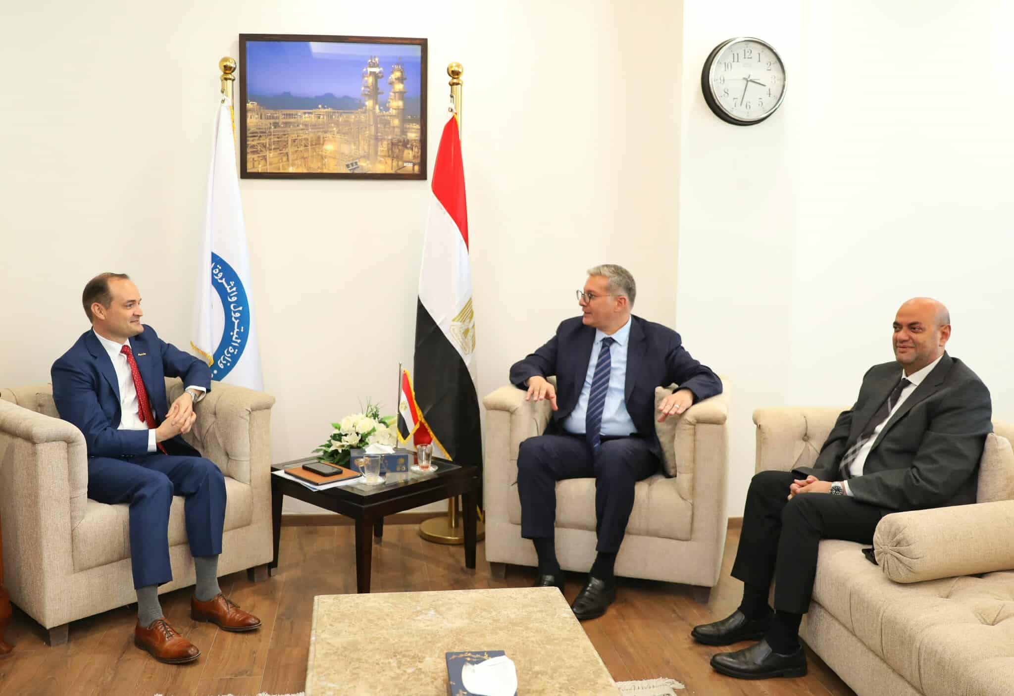 وزير البترول يلتقي نائب رئيس أباتشي لاستعراض خطط التوسع وتعزيز التعاون