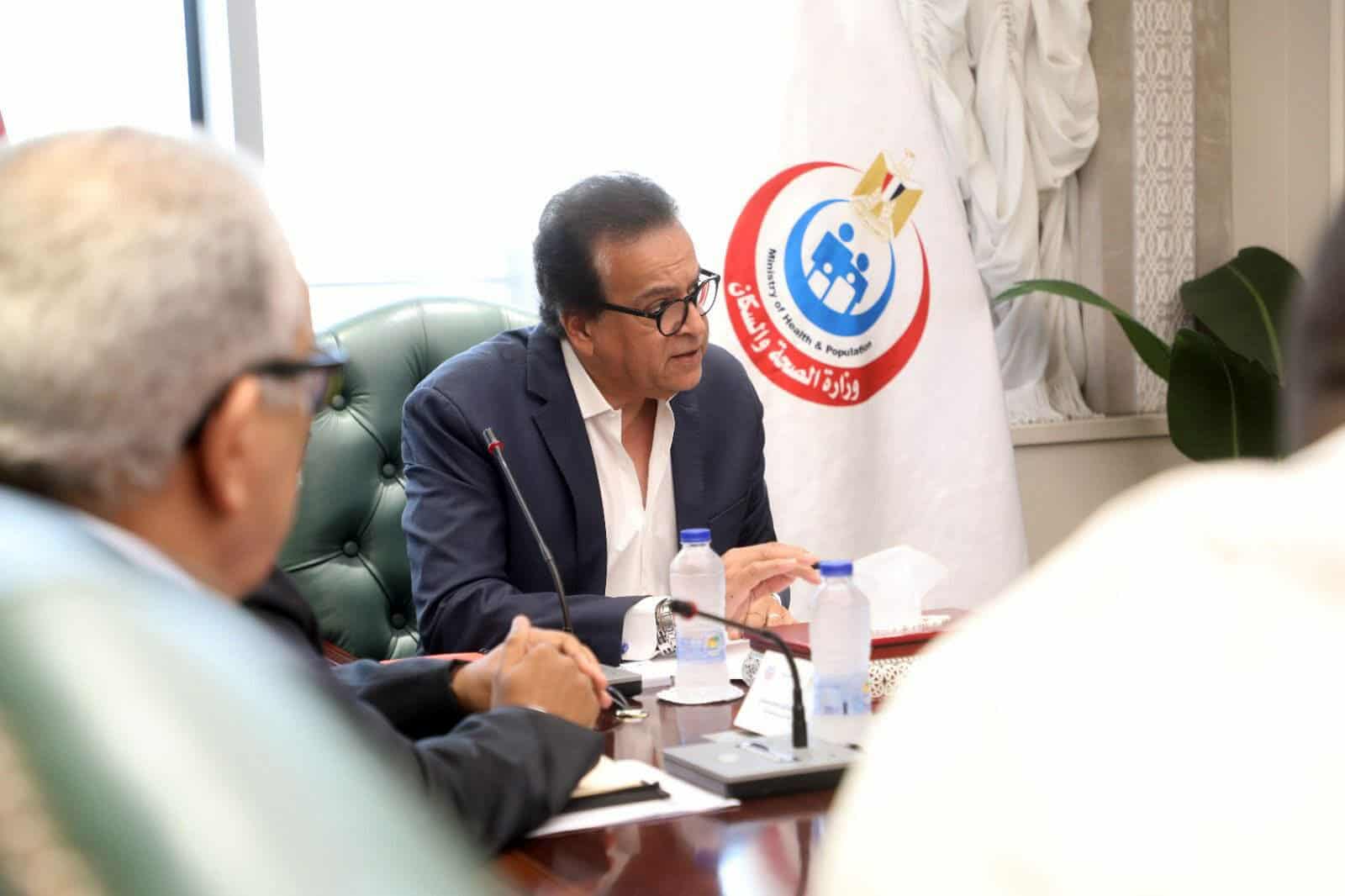 وزير الصحة والسكان  اجتماعاً لمتابعة توافر مخزون آمن من الأدوية