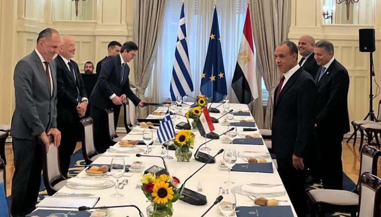 مصر واليونان تبحثان الأزمات في ليبيا وغزة والسودان