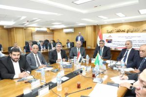 محافظ الجيزة يبحث مع رئيس جهاز حماية المستهلك والغرفة التجارية آليات تنفيذ مبادرة “خفض الأسعار”