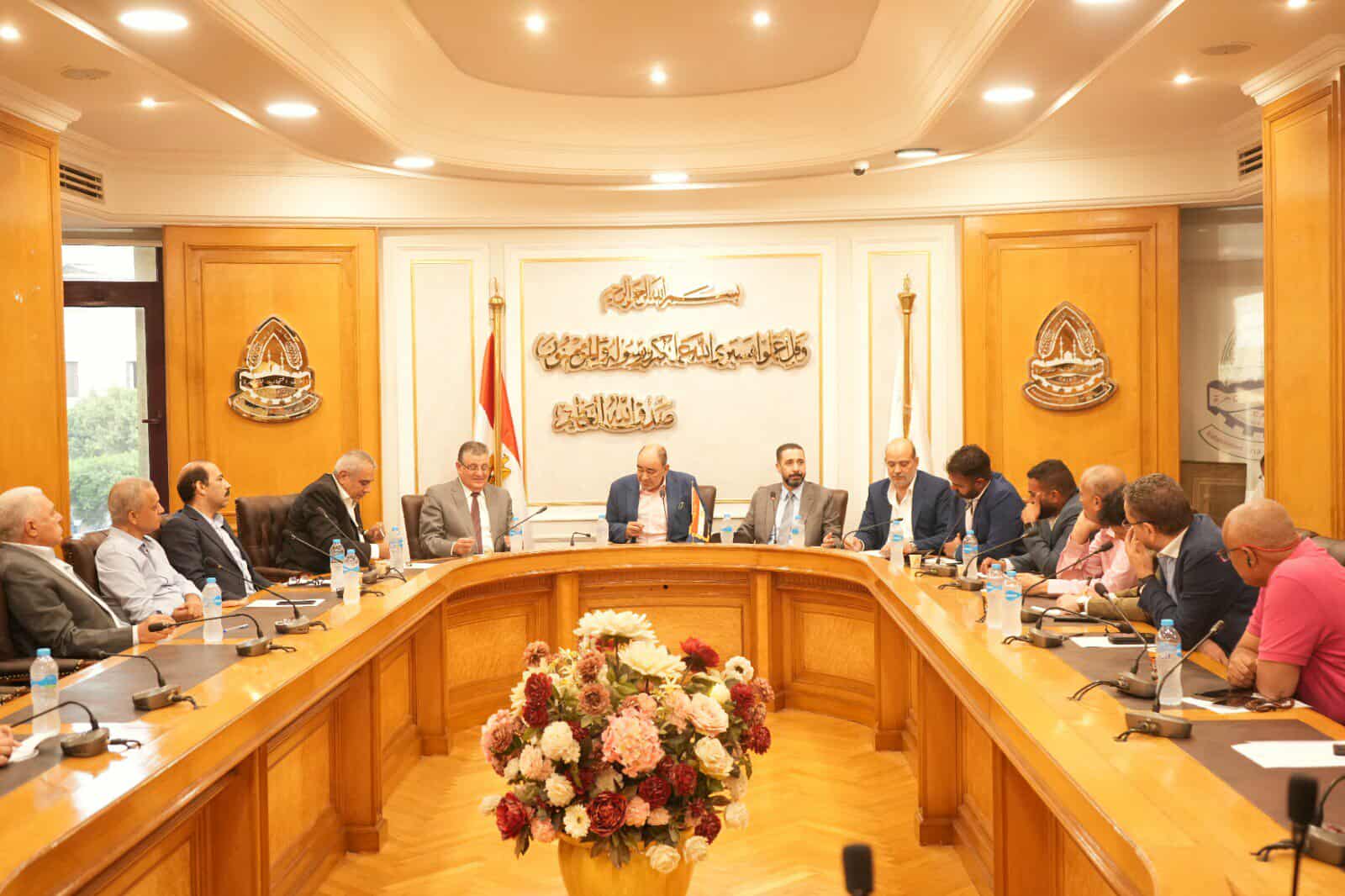 شعبة المستلزمات الطبية : كل التقدير لتدخل د. مدبولي ووزير المالية ورفع مخصصات هيئة الشراء الموحد إلى ١٠٠ مليار جنيه